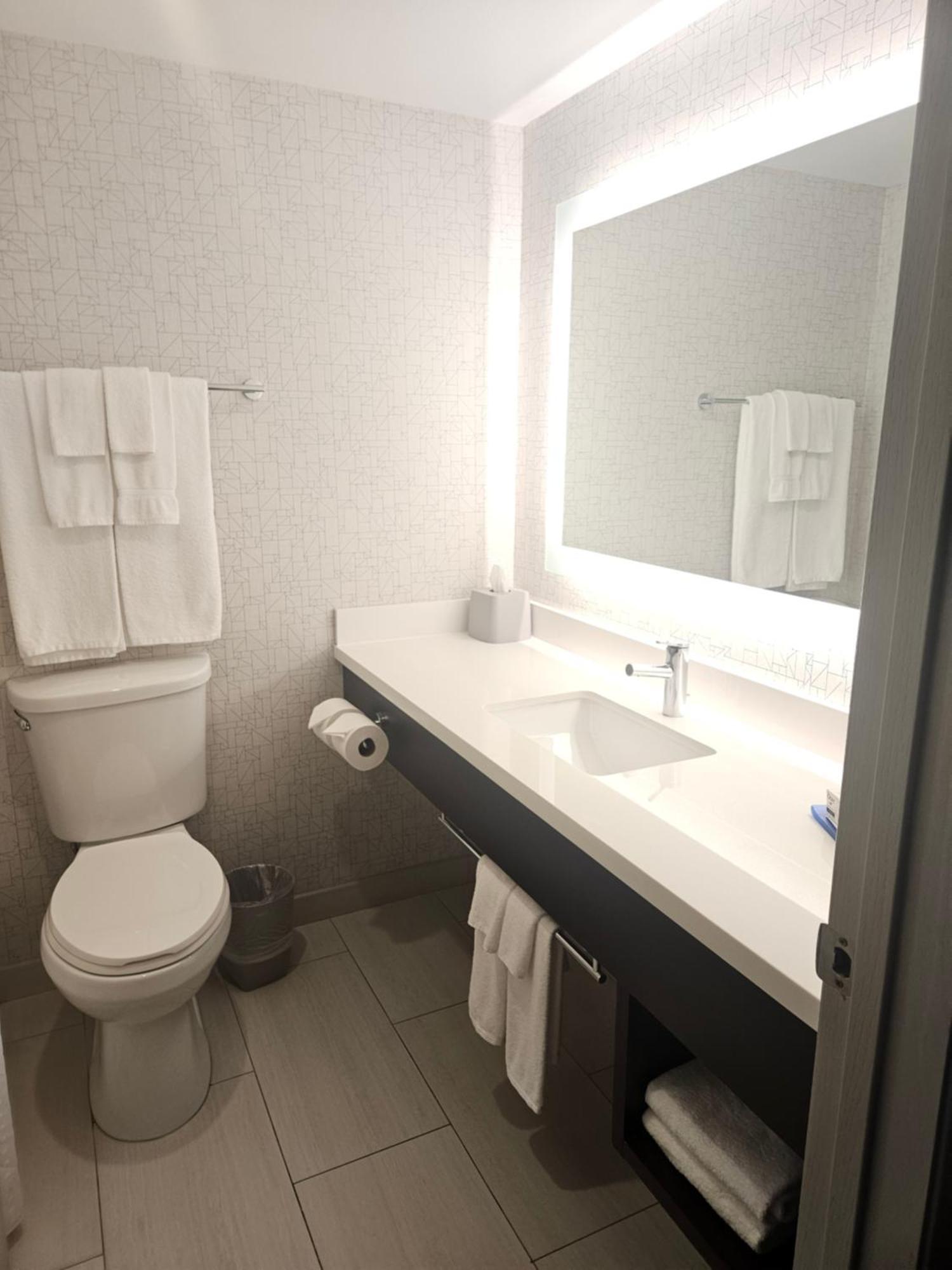 Express & By Ihg Burlington